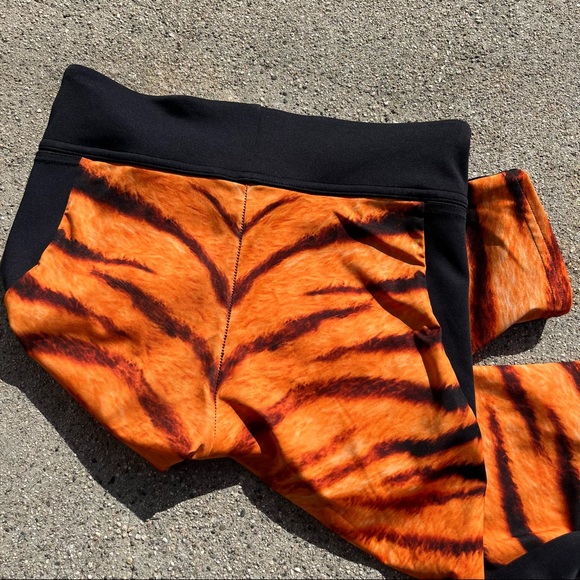 Black Milk orange tiger print biker short length leggings - Picture 3 of 4